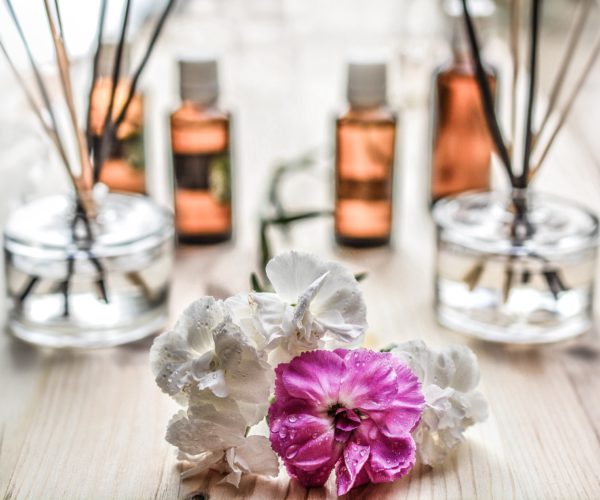 How to Use Essential Oils and Their Benefits