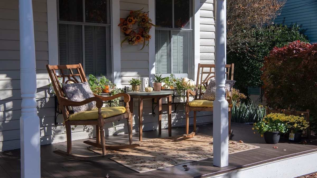 Easy Chic Fall Porch Decorating Ideas for You to Learn