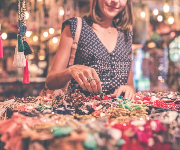 Helpful Guide: Where to Find Meaningful Jewelry for Friends