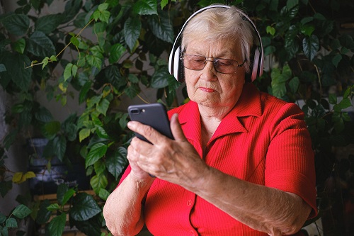 wireless headphones for seniors