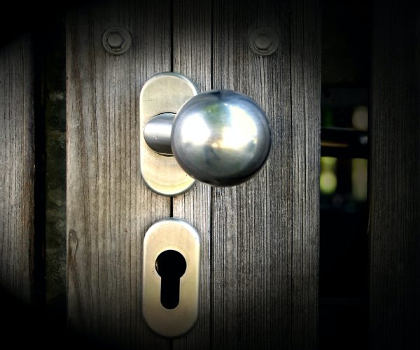 Who Invented Doorknobs? Basic Things You Need to Know
